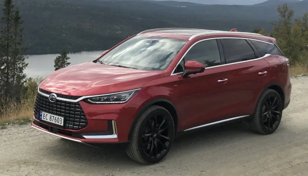 NYHET: BYD Tang er helt ny på norske veier, men nærmere 1000 eksemplarer er allerede solgt. NYHET: BYD Tang er helt ny på norske veier, men nærmere 1000 eksemplarer er allerede solgt.