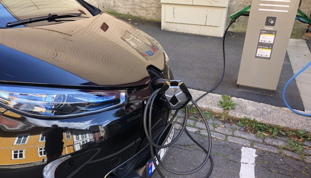 STORE FORSKJELLER: Elbiler som lader raskt, som denne Renault Zoe, betaler med dagens prismodell mye mindre for strømmen. STORE FORSKJELLER: Elbiler som lader raskt, som denne Renault Zoe, betaler med dagens prismodell mye mindre for strømmen.
