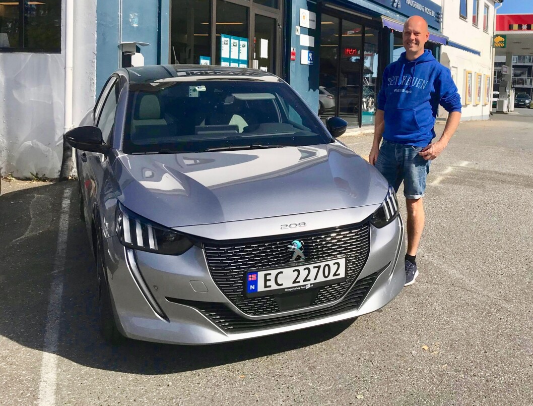 <span class="font-weight-bold" data-lab-font_weight_desktop="font-weight-bold">FULL ELEKTRISK GASS: </span>Jan Petter Haugland tror elbiler har en lysende framtid innen norsk motorsport: de er enkle å manøvrere og gir full uttelling fra du tråkker pedalen i dørken. Hauglands løpsbil Peugeot e-208 er stilt til rådighet av en forhandler gjennom 2021-sesongen. <span class="font-weight-bold" data-lab-font_weight_desktop="font-weight-bold">FULL ELEKTRISK GASS: </span>Jan Petter Haugland tror elbiler har en lysende framtid innen norsk motorsport: de er enkle å manøvrere og gir full uttelling fra du tråkker pedalen i dørken. Hauglands løpsbil Peugeot e-208 er stilt til rådighet av en forhandler gjennom 2021-sesongen.