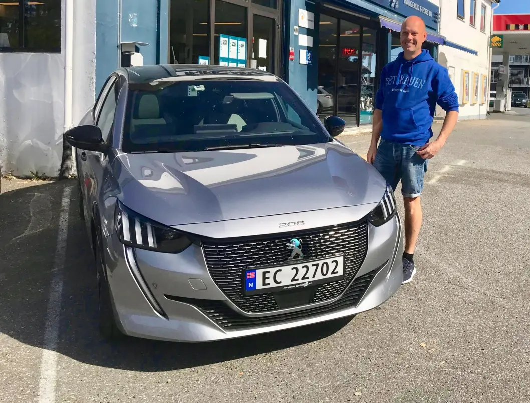 <span class="font-weight-bold" data-lab-font_weight_desktop="font-weight-bold">FULL ELEKTRISK GASS: </span>Jan Petter Haugland tror elbiler har en lysende framtid innen norsk motorsport: de er enkle å manøvrere og gir full uttelling fra du tråkker pedalen i dørken. Hauglands løpsbil Peugeot e-208 er stilt til rådighet av en forhandler gjennom 2021-sesongen. <span class="font-weight-bold" data-lab-font_weight_desktop="font-weight-bold">FULL ELEKTRISK GASS: </span>Jan Petter Haugland tror elbiler har en lysende framtid innen norsk motorsport: de er enkle å manøvrere og gir full uttelling fra du tråkker pedalen i dørken. Hauglands løpsbil Peugeot e-208 er stilt til rådighet av en forhandler gjennom 2021-sesongen.