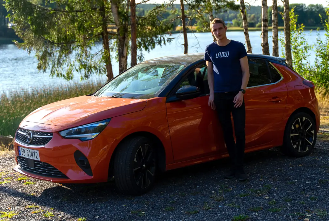 <span class="font-weight-bold" data-lab-font_weight_desktop="font-weight-bold">CORSA-KORSFAREREN:</span> Martin Ellegård har tross ung alder vist vinner-ferdigheter i motorsport-grenen som kalles autoslalåm. I år tok han sølv i Standardklassen i NM. <span class="font-weight-bold" data-lab-font_weight_desktop="font-weight-bold">CORSA-KORSFAREREN:</span> Martin Ellegård har tross ung alder vist vinner-ferdigheter i motorsport-grenen som kalles autoslalåm. I år tok han sølv i Standardklassen i NM.
