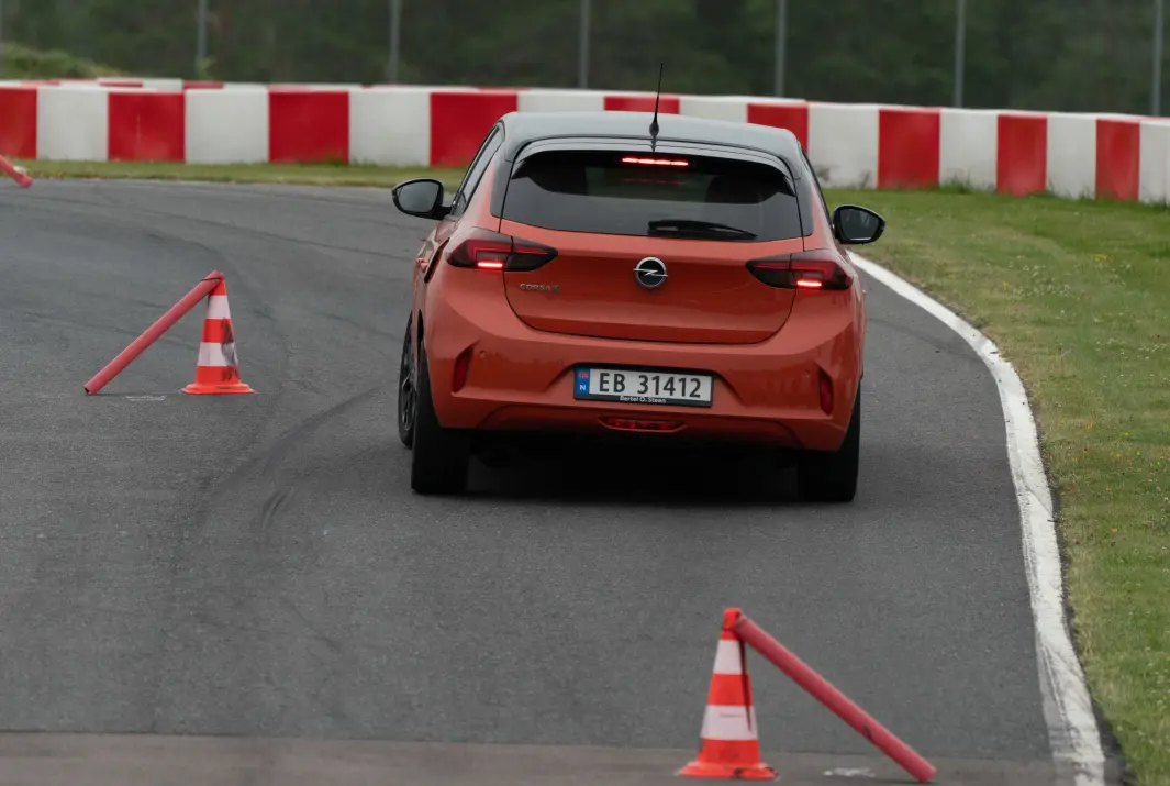 <span class="font-weight-bold" data-lab-font_weight_desktop="font-weight-bold">OPEL-PALLPLASS:</span> Martin Ellegård kjørte seg til sølv i Standardklassen i årets NM i autoslalåm – og synes den voksende motorsporten gir mye moro for nesten null utgifter. <span class="font-weight-bold" data-lab-font_weight_desktop="font-weight-bold">OPEL-PALLPLASS:</span> Martin Ellegård kjørte seg til sølv i Standardklassen i årets NM i autoslalåm – og synes den voksende motorsporten gir mye moro for nesten null utgifter.