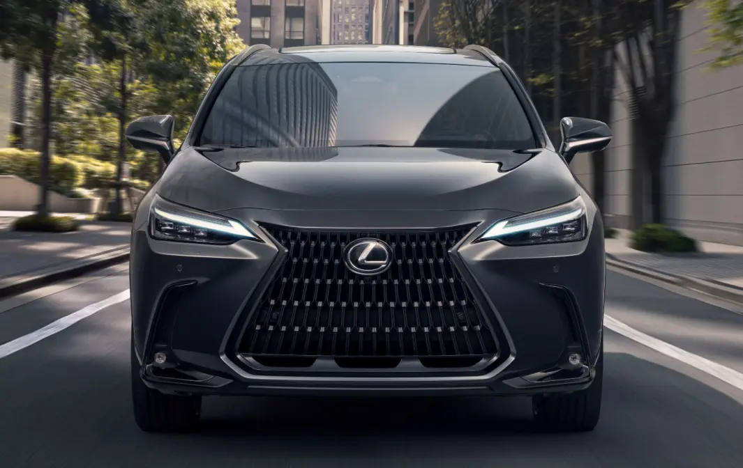 NÅ MED LEDNING: Lexus ber om 644.900 kroner for innstegsmodellen av NX 450h+. NÅ MED LEDNING: Lexus ber om 644.900 kroner for innstegsmodellen av NX 450h+.