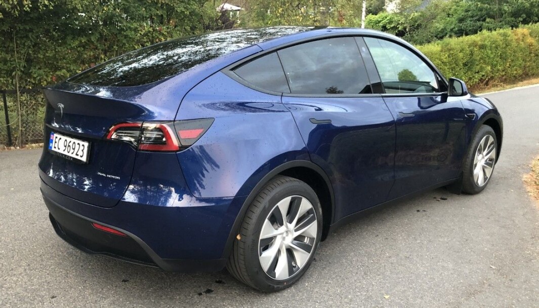 <span class=" font-weight-bold" data-lab-font_weight_desktop="font-weight-bold">STØRRE: </span>Fra denne vinkelen er det enklest å se at Model Y er en god del større en Model 3. Det hjelper masse på bagasjeplassen. <span class=" font-weight-bold" data-lab-font_weight_desktop="font-weight-bold">STØRRE: </span>Fra denne vinkelen er det enklest å se at Model Y er en god del større en Model 3. Det hjelper masse på bagasjeplassen.