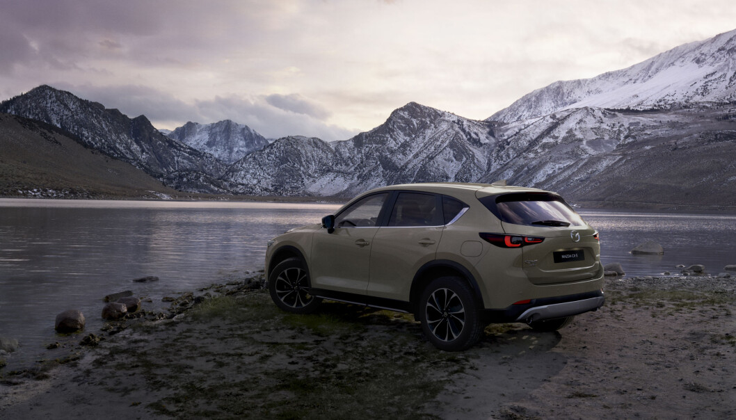 KLIPPEFAST: Mazda CX-5 har hatt mange tilhengere i Norge. Som 2022-modell har den fått noen nye farger. KLIPPEFAST: Mazda CX-5 har hatt mange tilhengere i Norge. Som 2022-modell har den fått noen nye farger.