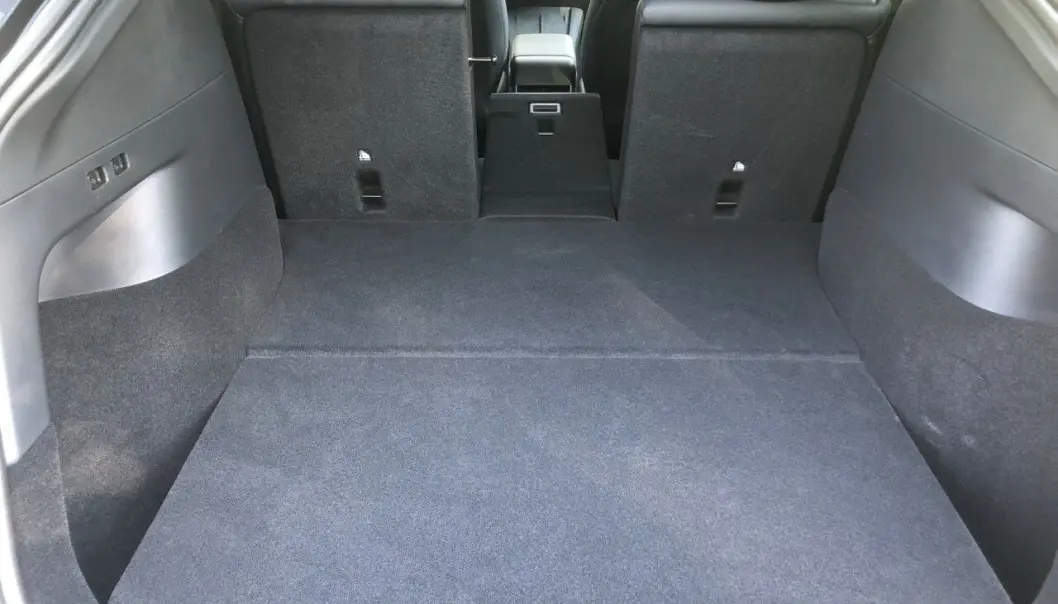 <span class=" font-weight-bold" data-lab-font_weight_desktop="font-weight-bold">ETTERLENGTET: </span>Gjennomlastingsluken er omsider på plass, det gir muligheter til å transportere blant annet en skipose. <span class=" font-weight-bold" data-lab-font_weight_desktop="font-weight-bold">ETTERLENGTET: </span>Gjennomlastingsluken er omsider på plass, det gir muligheter til å transportere blant annet en skipose.