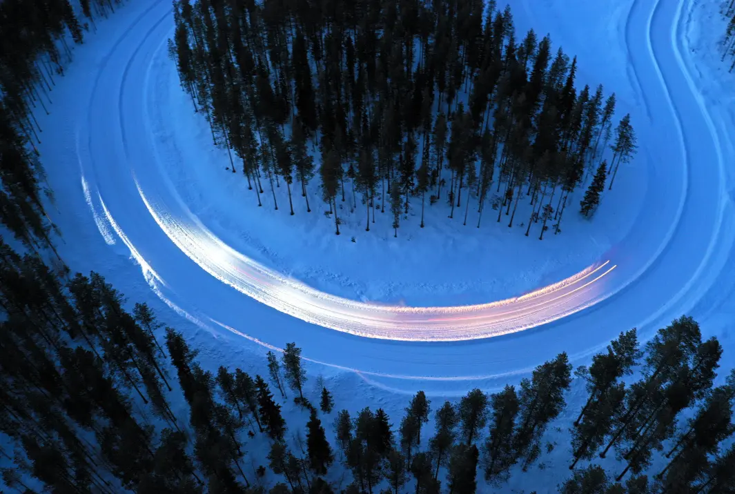 <span class="font-weight-bold" data-lab-font_weight_desktop="font-weight-bold">FUGLEPERSPEKTIV: </span>Dekkene fra Continental og Pirelli – både med og uten pigger – gjorde det særlig bra i testene på snø. <span class="font-weight-bold" data-lab-font_weight_desktop="font-weight-bold">FUGLEPERSPEKTIV: </span>Dekkene fra Continental og Pirelli – både med og uten pigger – gjorde det særlig bra i testene på snø.