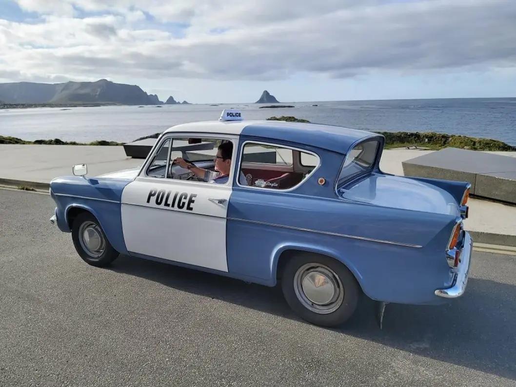 <span class="font-weight-bold" data-lab-font_weight_desktop="font-weight-bold">SKRÅTT OG GODT: </span>Venke Solhaug ble så glad i den britiske tv-serien «Med hjartet på rettet staden» at hun ønsket seg den samme Ford Angliaen som går igjen i mange av episodene. <span class="font-weight-bold" data-lab-font_weight_desktop="font-weight-bold">SKRÅTT OG GODT: </span>Venke Solhaug ble så glad i den britiske tv-serien «Med hjartet på rettet staden» at hun ønsket seg den samme Ford Angliaen som går igjen i mange av episodene.