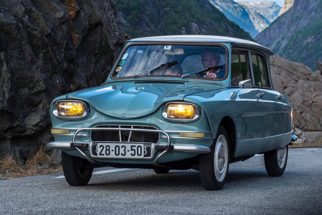 <span class="font-weight-bold" data-lab-font_weight_desktop="font-weight-bold">SITRONKAKE: </span>Thomas Rage er glad i alle spesielle Citroëner, men har et spesielt godt øye til Ami 6 som han fant på Hønefoss – hvor den hadde stått langtidsparkert og bortglemt i årevis. <span class="font-weight-bold" data-lab-font_weight_desktop="font-weight-bold">SITRONKAKE: </span>Thomas Rage er glad i alle spesielle Citroëner, men har et spesielt godt øye til Ami 6 som han fant på Hønefoss – hvor den hadde stått langtidsparkert og bortglemt i årevis.