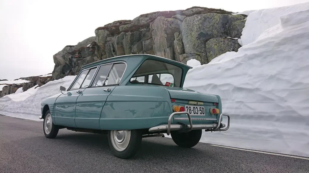 <span class="font-weight-bold" data-lab-font_weight_desktop="font-weight-bold">Z-FORMET:</span> Rogalendingen Thomas Rage skjøtter et pent eksemplar av Citroën sjokkerende nyhet fra 1961: Den z-formede bakruten ble et hett samtaleemne over hele Frankrike. <span class="font-weight-bold" data-lab-font_weight_desktop="font-weight-bold">Z-FORMET:</span> Rogalendingen Thomas Rage skjøtter et pent eksemplar av Citroën sjokkerende nyhet fra 1961: Den z-formede bakruten ble et hett samtaleemne over hele Frankrike.