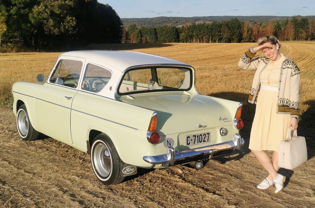 <span class="font-weight-bold" data-lab-font_weight_desktop="font-weight-bold">ANGLIANEREN: </span>Astrid Helland ser på Ford Anglia som essensen av en retro-livsstil hun gjerne dyrker. Eneste ulempe ved den skråstilte bakruta er en smule turbulens. <span class="font-weight-bold" data-lab-font_weight_desktop="font-weight-bold">ANGLIANEREN: </span>Astrid Helland ser på Ford Anglia som essensen av en retro-livsstil hun gjerne dyrker. Eneste ulempe ved den skråstilte bakruta er en smule turbulens.