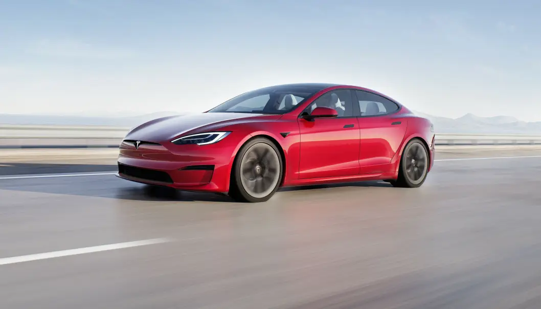 <span class=" font-weight-bold" data-lab-font_weight_desktop="font-weight-bold">SMÅ ENDRINGER:</span> Bare kjennere vil se forskjell på en ny Model S Plaid og en en eldre modell. Men detaljer i støtfanger og svart i stedet for blankt på lister og dørhåndtak, er kjennetegn. <span class=" font-weight-bold" data-lab-font_weight_desktop="font-weight-bold">SMÅ ENDRINGER:</span> Bare kjennere vil se forskjell på en ny Model S Plaid og en en eldre modell. Men detaljer i støtfanger og svart i stedet for blankt på lister og dørhåndtak, er kjennetegn.