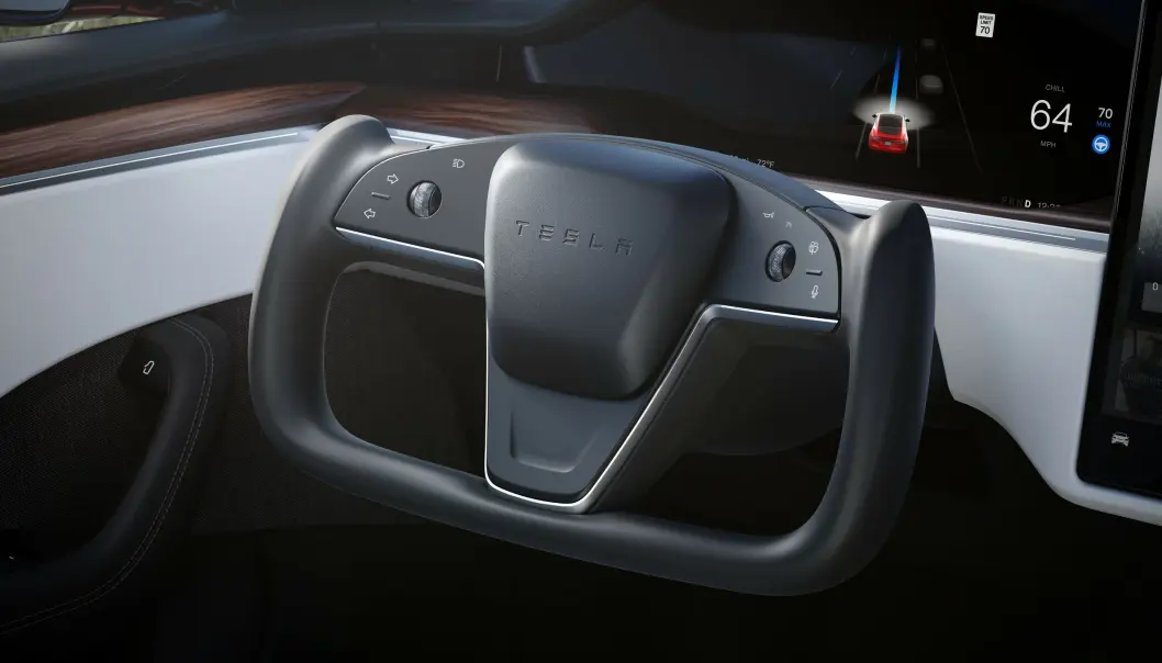 UVANT: Dette rattet finner man nå i en Tesla Model S. Uvant for ferske testkjørere. UVANT: Dette rattet finner man nå i en Tesla Model S. Uvant for ferske testkjørere.