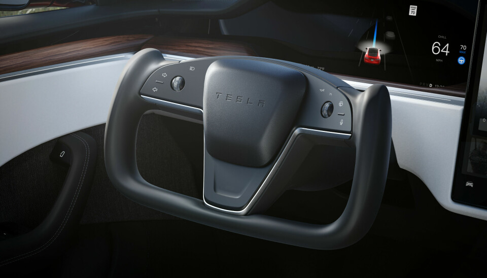 UVANT: Dette rattet finner man nå i en Tesla Model S. Uvant for ferske testkjørere.