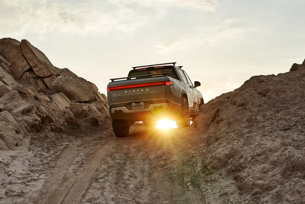 OVERBEVISER: Elektriske Rivian R1T får masse ros etter testing i USA. OVERBEVISER: Elektriske Rivian R1T får masse ros etter testing i USA.