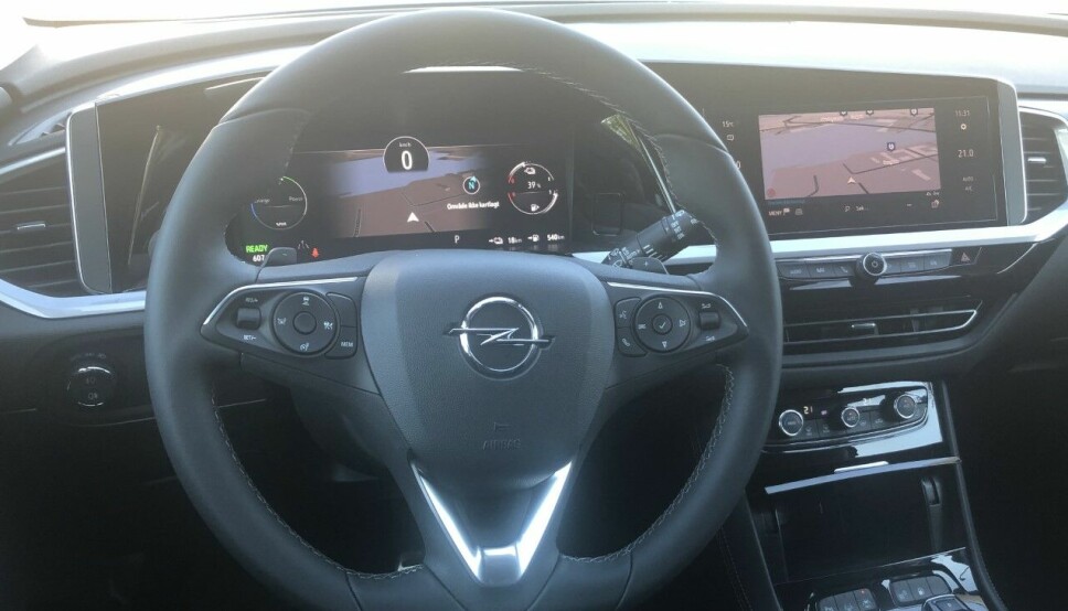 VIKTIG: Opels instrumentpanel, kalt Pure Panel, er en fin miks av digitale og analoge funksjoner – og en merkbar oppgradering.