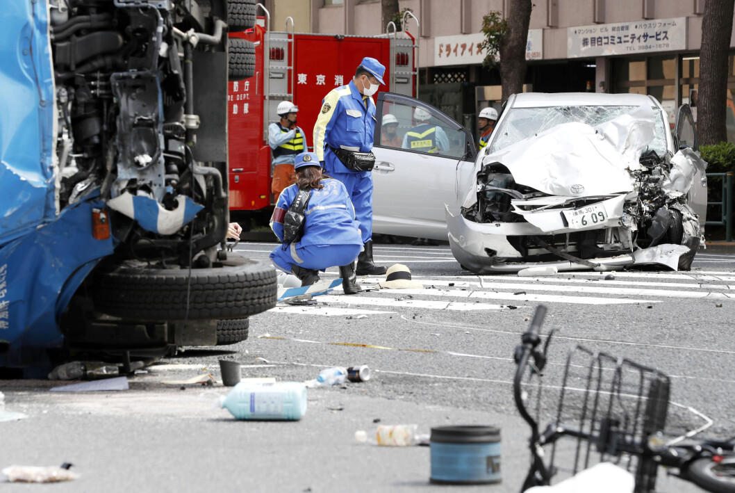 ULYKKE: I høst ble en 90 år gammel japansk sjåfør dømt til fem års fengsel etter en dødelig bilulykke i en trafikkert gate i Tokyo, der en 3-åring og hennes mor ble drept. Saken vakte stor oppmerksomhet og førte til en intens debatt om at eldre bak rattet kan være et sikkerhetsproblem. ULYKKE: I høst ble en 90 år gammel japansk sjåfør dømt til fem års fengsel etter en dødelig bilulykke i en trafikkert gate i Tokyo, der en 3-åring og hennes mor ble drept. Saken vakte stor oppmerksomhet og førte til en intens debatt om at eldre bak rattet kan være et sikkerhetsproblem.