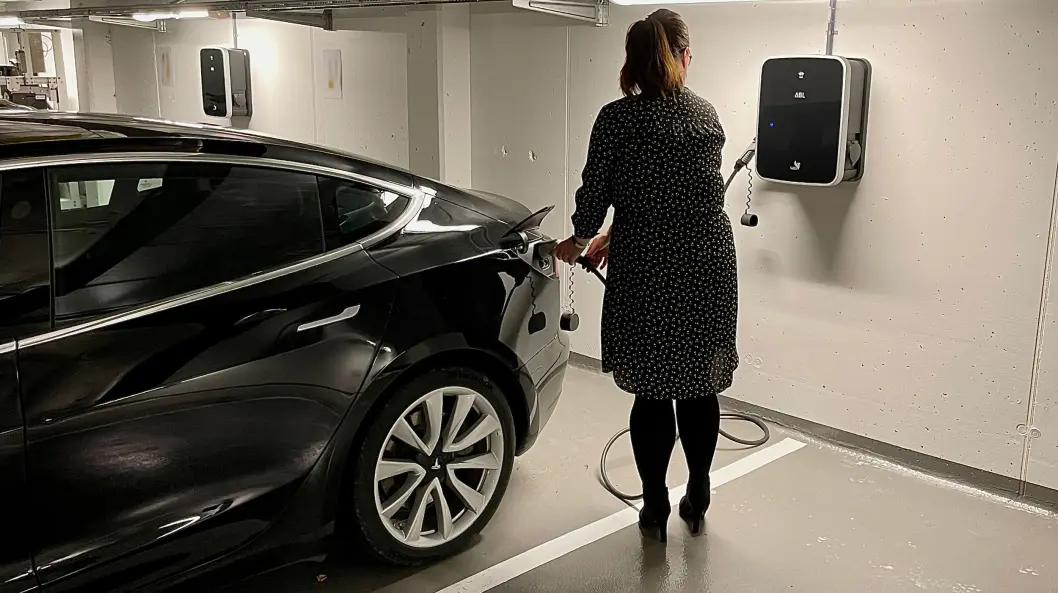 FORTSATT MARGINER: Det skal mye til for at elbiler vil koste mer å kjøre enn dieselbiler. Det kan likevel være verdt å merke seg at kraftprisene svinger gjennom døgnet. FORTSATT MARGINER: Det skal mye til for at elbiler vil koste mer å kjøre enn dieselbiler. Det kan likevel være verdt å merke seg at kraftprisene svinger gjennom døgnet.