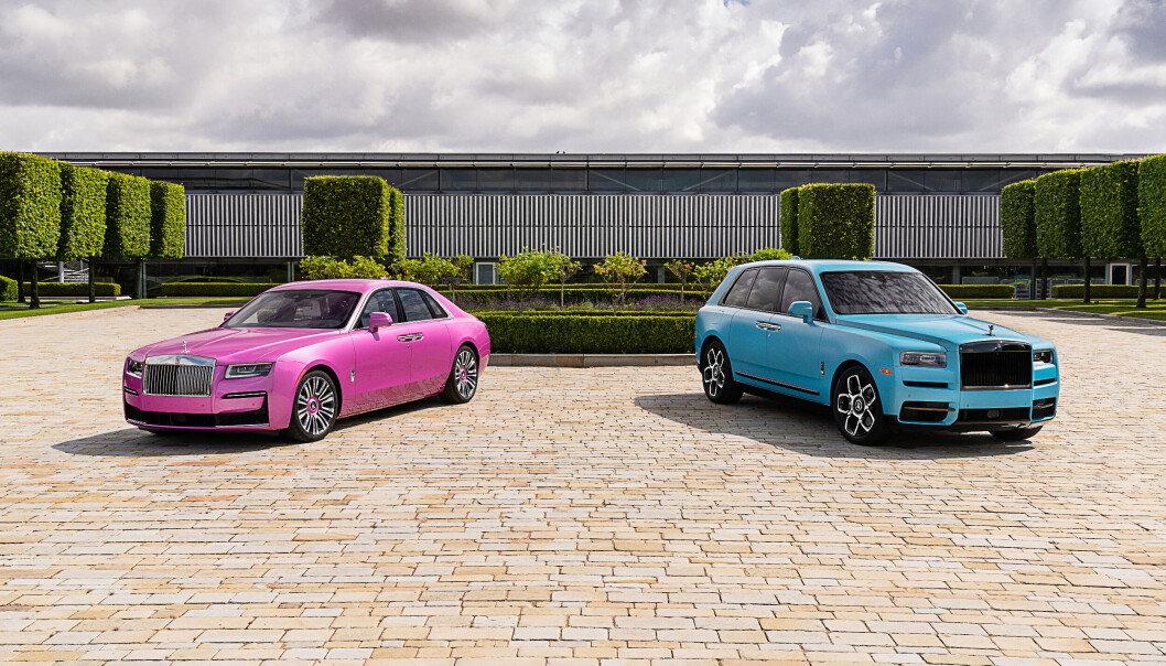 <span class=" font-weight-bold" data-lab-font_weight_desktop="font-weight-bold">NYE TIDER:</span> Rolls-Royce ble så begeistret for gjenåpningen av Monterey Car Week tidligere i år, at de lakkerte en Ghost (t.v.) og en Cullinan Black Badge i en smule utradisjonelle farger ... <span class=" font-weight-bold" data-lab-font_weight_desktop="font-weight-bold">NYE TIDER:</span> Rolls-Royce ble så begeistret for gjenåpningen av Monterey Car Week tidligere i år, at de lakkerte en Ghost (t.v.) og en Cullinan Black Badge i en smule utradisjonelle farger ...