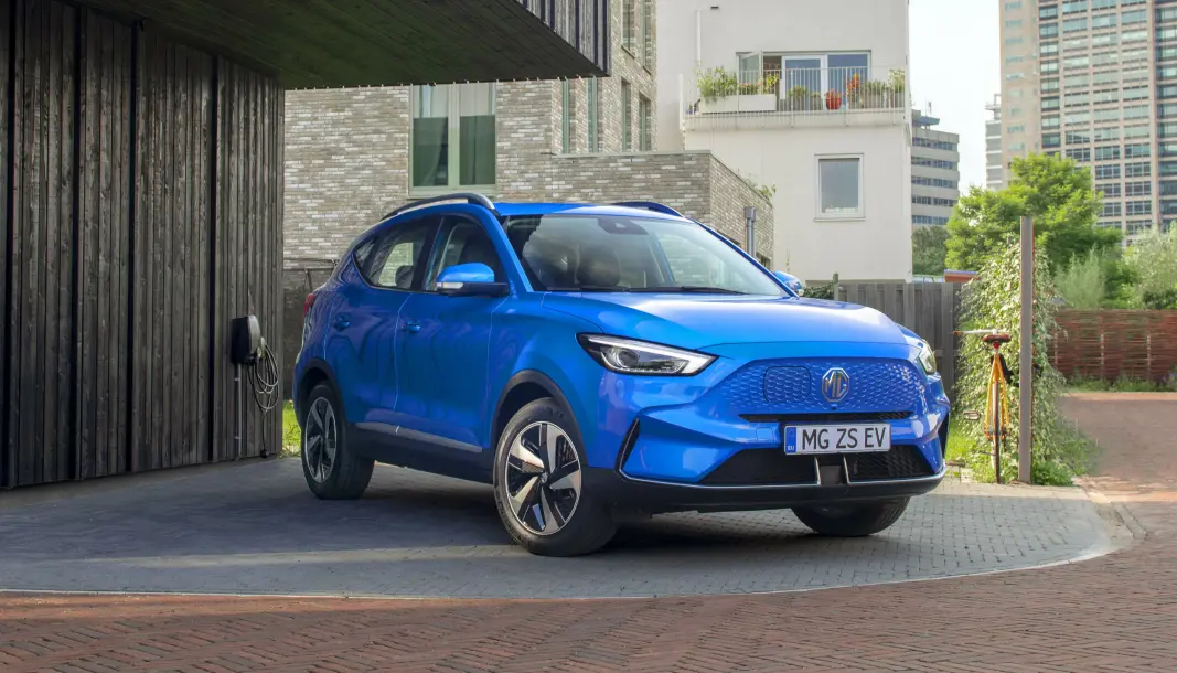FRISKERE: Den lille elektriske SUV-en til MG har fått nytt ansikt, bedre rekkevidde og høyere pris. FRISKERE: Den lille elektriske SUV-en til MG har fått nytt ansikt, bedre rekkevidde og høyere pris.