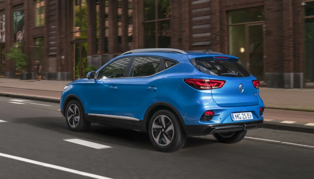 <span class=" font-weight-bold" data-lab-font_weight_desktop="font-weight-bold">SAMME FORM:</span> Fra denne vinkelen er MG ZS lett å kjenne igjen, men det er noen endringer å spore for de virkelige kjennerne. <span class=" font-weight-bold" data-lab-font_weight_desktop="font-weight-bold">SAMME FORM:</span> Fra denne vinkelen er MG ZS lett å kjenne igjen, men det er noen endringer å spore for de virkelige kjennerne.
