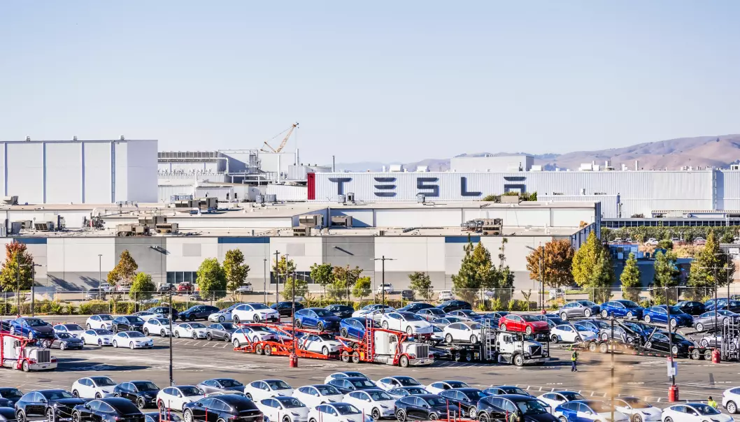 HETS PÅ GULVET: Tesla-fabrikken i Fremont, California.