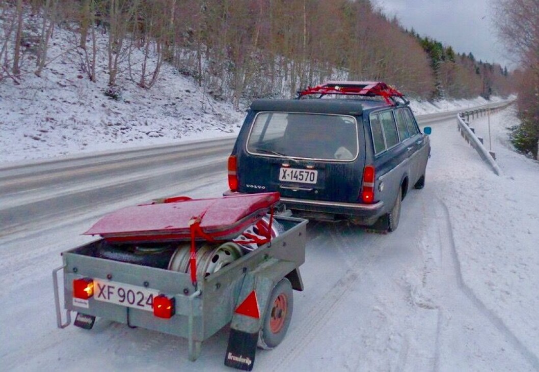 <span class="font-weight-bold" data-lab-font_weight_desktop="font-weight-bold">DRAHJELP:</span> Andreas Øygard kjøpte antikvarisk Volvo 245 for å føle på friheten – og ikke minst frakte et stort antall bildeler – noe som medførte kjøp av henger. <span class="font-weight-bold" data-lab-font_weight_desktop="font-weight-bold">DRAHJELP:</span> Andreas Øygard kjøpte antikvarisk Volvo 245 for å føle på friheten – og ikke minst frakte et stort antall bildeler – noe som medførte kjøp av henger.