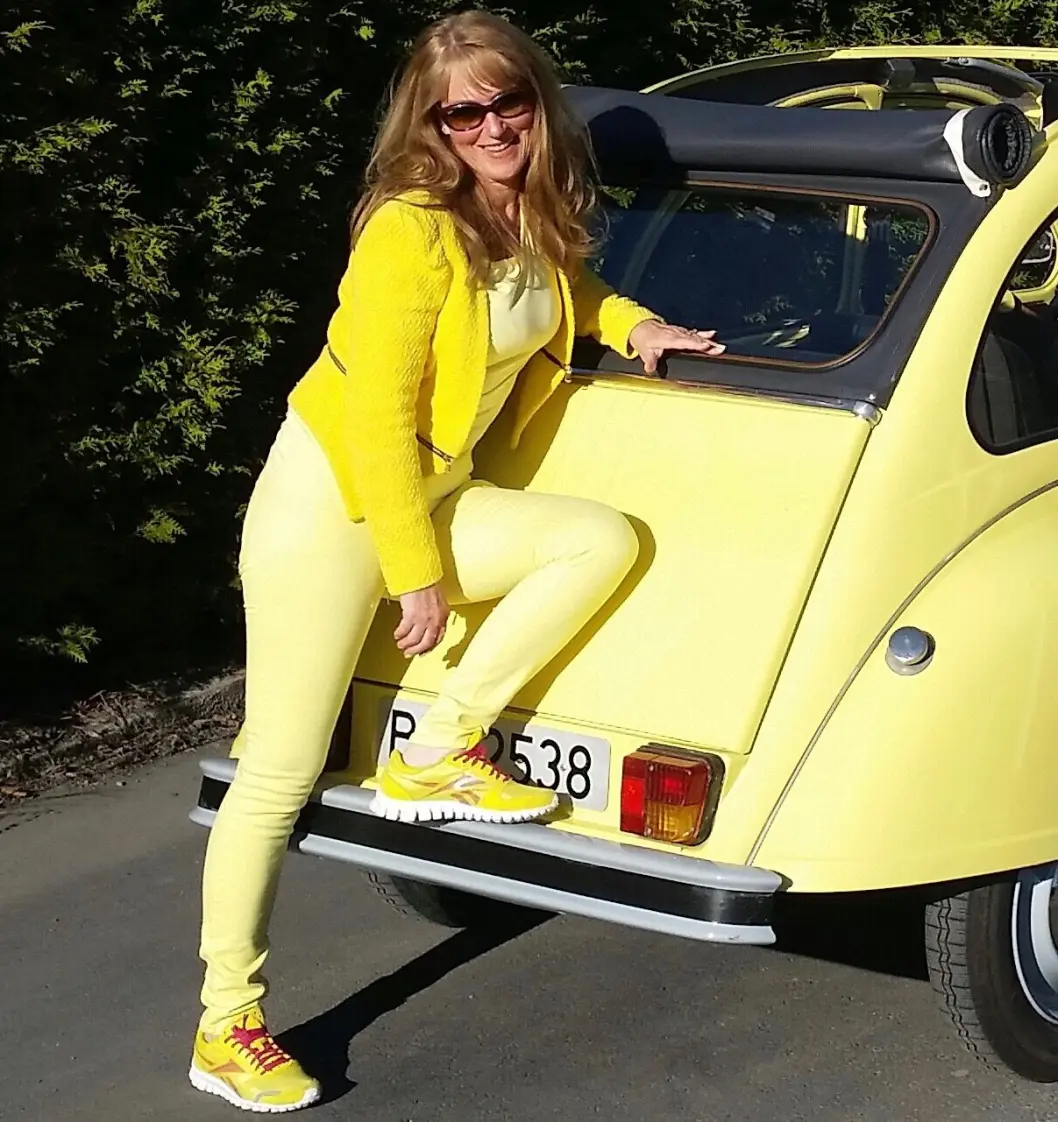 <span class="font-weight-bold" data-lab-font_weight_desktop="font-weight-bold">GLAD I BILEN:</span> Tove Sivertsen tar jevnlig oppdrag som filmstatist – og er begeistret for at også 2CV er å se i en rekke filmer gjennom årene. <span class="font-weight-bold" data-lab-font_weight_desktop="font-weight-bold">GLAD I BILEN:</span> Tove Sivertsen tar jevnlig oppdrag som filmstatist – og er begeistret for at også 2CV er å se i en rekke filmer gjennom årene.