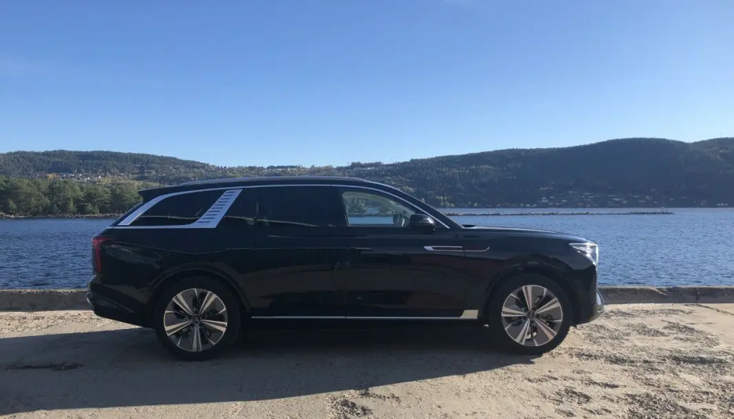 <span class=" font-weight-bold" data-lab-font_weight_desktop="font-weight-bold">KJEMPE: </span>Med sin lengde på 521 centimeter er den lengst av SUV-ene på markedet. <span class=" font-weight-bold" data-lab-font_weight_desktop="font-weight-bold">KJEMPE: </span>Med sin lengde på 521 centimeter er den lengst av SUV-ene på markedet.