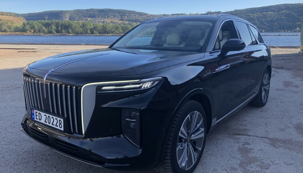 <span class=" font-weight-bold" data-lab-font_weight_desktop="font-weight-bold">GLIS: </span>Den store kinesiske sjuseteren Hongqi kommer etter BYD Tang og Nio ES til Norge, og for sent til at juryen kan gjøre seg opp en fullgod oppfatning om denne spektakulære nykommeren. <span class=" font-weight-bold" data-lab-font_weight_desktop="font-weight-bold">GLIS: </span>Den store kinesiske sjuseteren Hongqi kommer etter BYD Tang og Nio ES til Norge, og for sent til at juryen kan gjøre seg opp en fullgod oppfatning om denne spektakulære nykommeren.