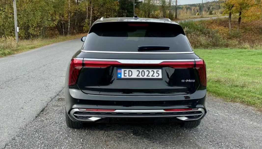 <span class=" font-weight-bold" data-lab-font_weight_desktop="font-weight-bold">MER DEMPET:</span> Bakfra er ikke Hongqi like spektakulær. Og spesielt i svart, som er den desidert mest populære fargen, blir uttrykket ganske dempet. <span class=" font-weight-bold" data-lab-font_weight_desktop="font-weight-bold">MER DEMPET:</span> Bakfra er ikke Hongqi like spektakulær. Og spesielt i svart, som er den desidert mest populære fargen, blir uttrykket ganske dempet.