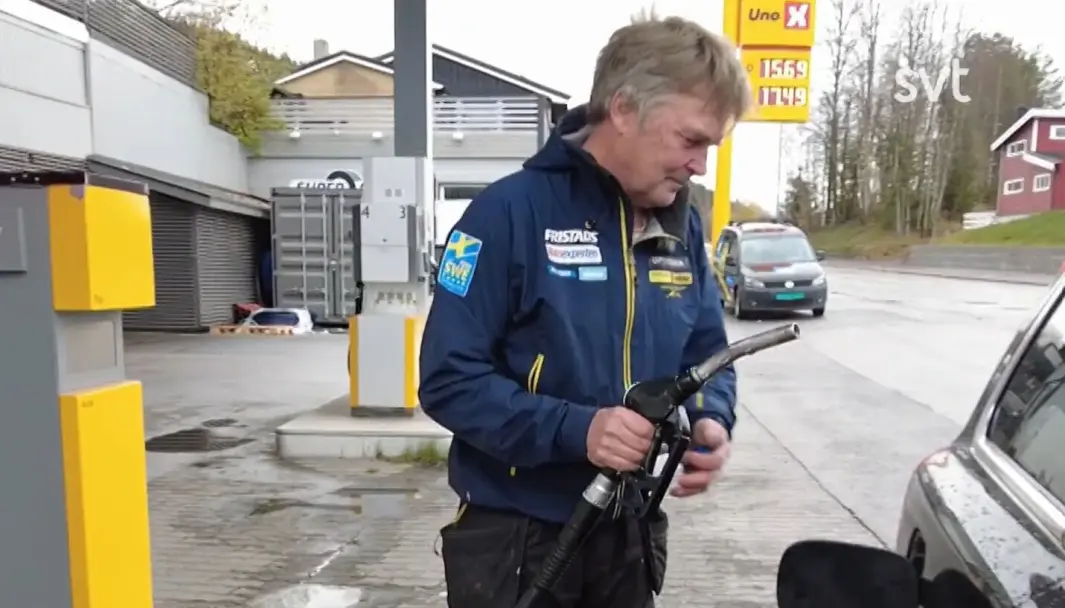 SPARER PENGER: Sveriges Television møtte blant annet Roger Westling på bensinstasjonen i Trysil. SPARER PENGER: Sveriges Television møtte blant annet Roger Westling på bensinstasjonen i Trysil.