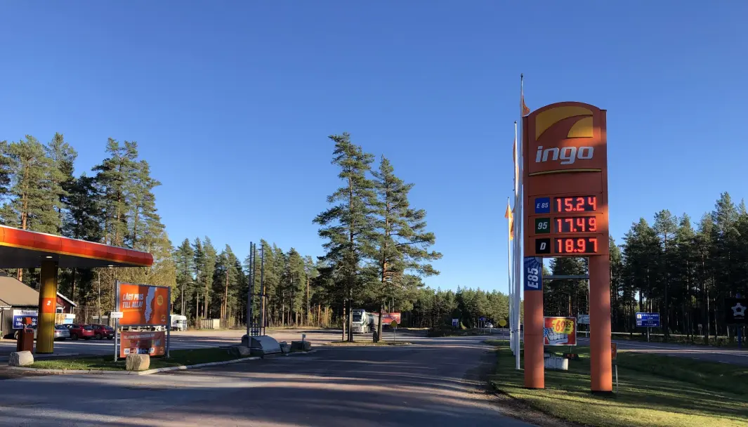 <span class=" font-weight-bold" data-lab-font_weight_desktop="font-weight-bold">TOMT</span>: Det var helt tomt for kunder da Motors medarbeider stoppet ved denne stasjonen på svensk side mellom Charlottenberg og Kongsvinger søndag ettermiddag. <span class=" font-weight-bold" data-lab-font_weight_desktop="font-weight-bold">TOMT</span>: Det var helt tomt for kunder da Motors medarbeider stoppet ved denne stasjonen på svensk side mellom Charlottenberg og Kongsvinger søndag ettermiddag.
