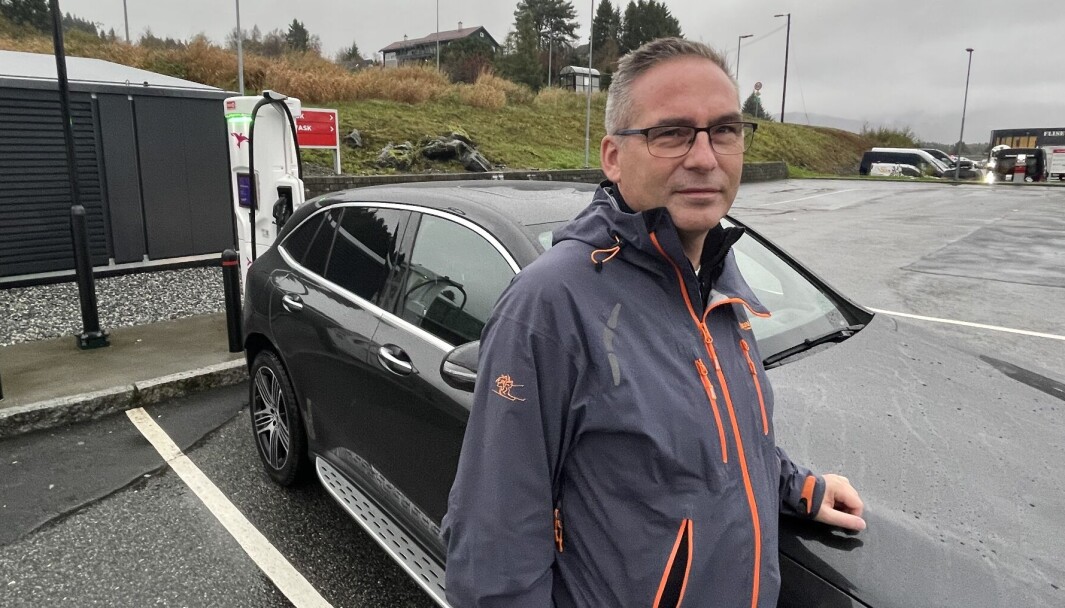 UTEN RABATT: EQC-eier Leif Sleire betaler full Ionity-takst ved lynlading, selv om Mercedes lover rabatt. UTEN RABATT: EQC-eier Leif Sleire betaler full Ionity-takst ved lynlading, selv om Mercedes lover rabatt.
