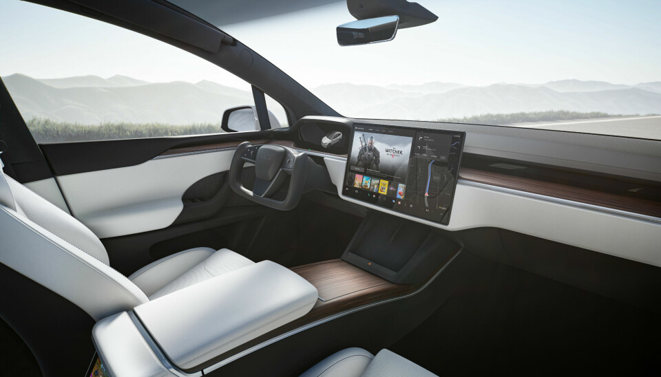 NYSKAPENDE: Interiøret i Tesla Model X, med det nye rattet, er blitt en «snakkis».