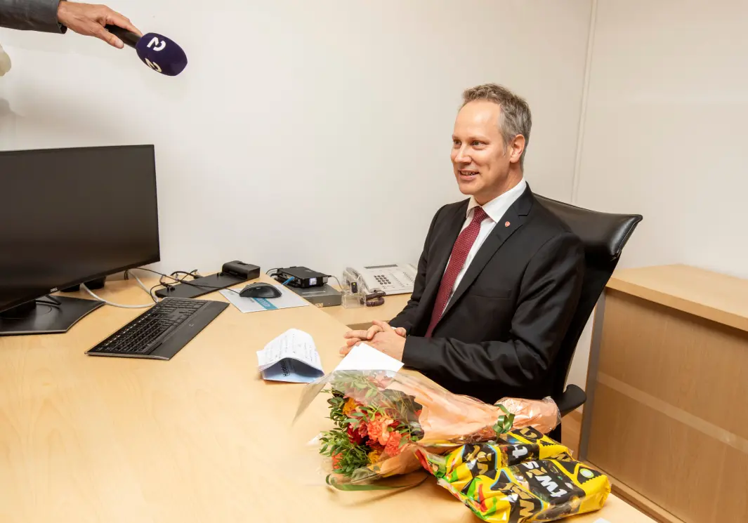SKAL VURDERE: Den ferske samferdselsministeren Jon-Ivar Nygård har fått en vrien utfordring på bordet. Og denne gangen er det ikke to poser Twist. SKAL VURDERE: Den ferske samferdselsministeren Jon-Ivar Nygård har fått en vrien utfordring på bordet. Og denne gangen er det ikke to poser Twist.