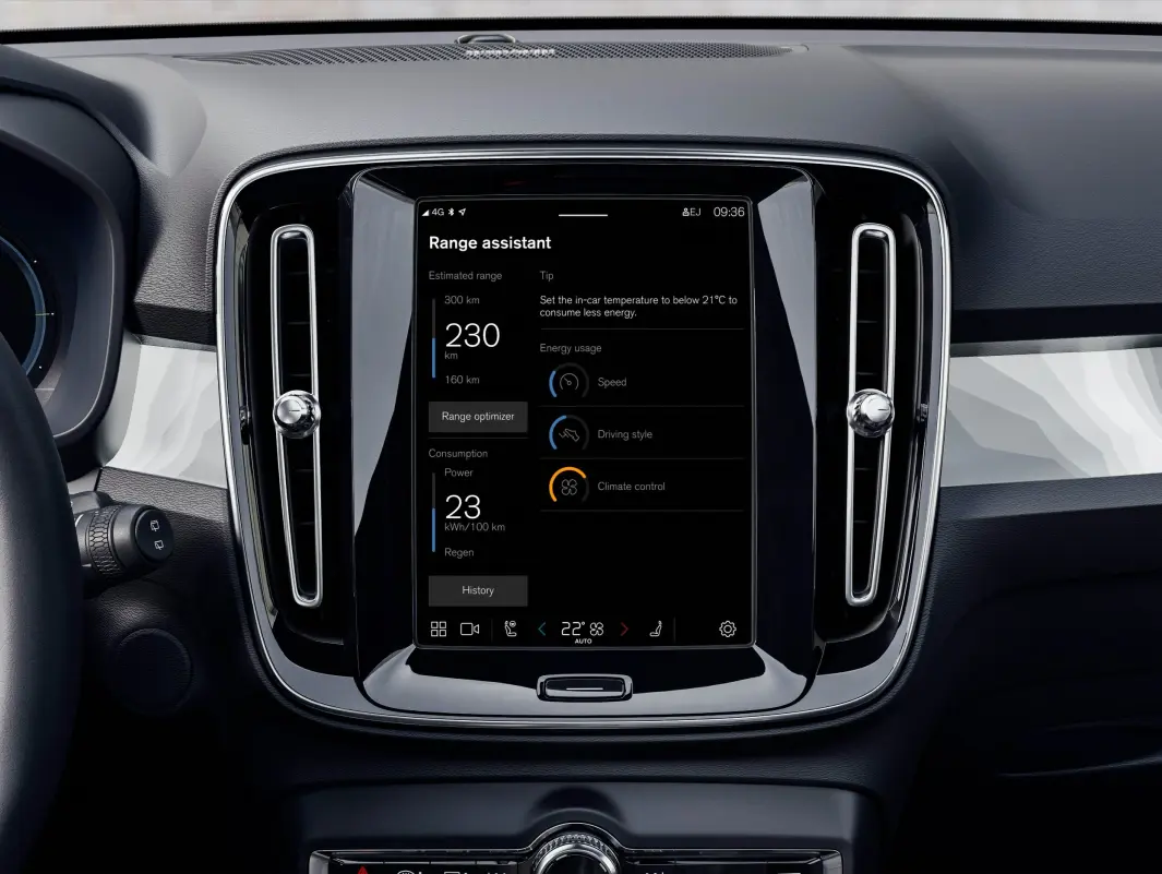 <span class="font-weight-bold" data-lab-font_weight_desktop="font-weight-bold">REKKER LENGER:</span> En ny rekkeviddeassistent (du finner den som en app på info-skjermen) skal hjelpe sjåføren til å forbedre energieffektiviteten og utnyttelse av batterienergien. Nye elektriske Volvoer får nå også en timerfunksjon for å forhåndsklimatisere batteriene, samt forhåndsvarming av batteriet når angitt reisemål i Google Maps er en hurtigladingsstasjon. <span class="font-weight-bold" data-lab-font_weight_desktop="font-weight-bold">REKKER LENGER:</span> En ny rekkeviddeassistent (du finner den som en app på info-skjermen) skal hjelpe sjåføren til å forbedre energieffektiviteten og utnyttelse av batterienergien. Nye elektriske Volvoer får nå også en timerfunksjon for å forhåndsklimatisere batteriene, samt forhåndsvarming av batteriet når angitt reisemål i Google Maps er en hurtigladingsstasjon.
