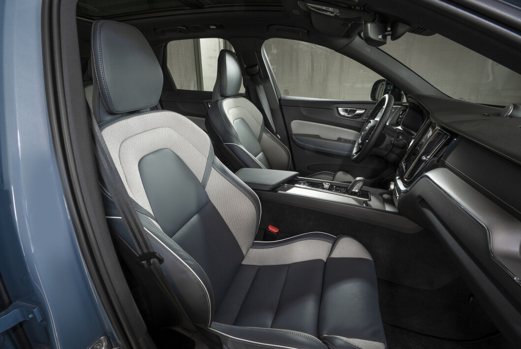 <span class="font-weight-bold" data-lab-font_weight_desktop="font-weight-bold">DET ER DET INDRE SOM TELLER:</span> Volvo XC60 har fått betydelige teknologiske oppgraderinger, men i det ytre er det meste godt gjenkjennelig. <span class="font-weight-bold" data-lab-font_weight_desktop="font-weight-bold">DET ER DET INDRE SOM TELLER:</span> Volvo XC60 har fått betydelige teknologiske oppgraderinger, men i det ytre er det meste godt gjenkjennelig.