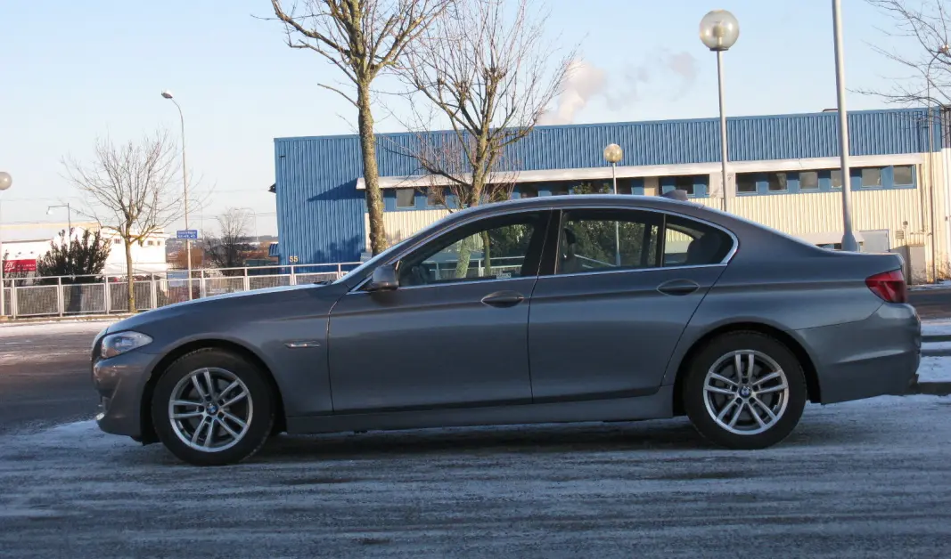 STORE KONSEKVENSER: Vestfoldingen som solgte en slik BMW 520, tapte mye penger. STORE KONSEKVENSER: Vestfoldingen som solgte en slik BMW 520, tapte mye penger.
