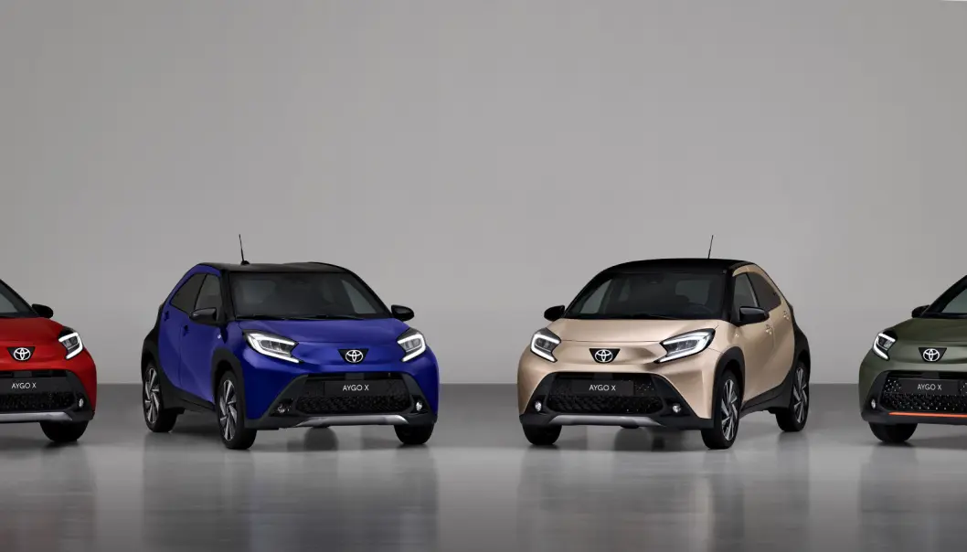 TAPPER: Toyota Aygo kjemper mot de små elbilene. Nå kommer den i nye fargerike varianter. TAPPER: Toyota Aygo kjemper mot de små elbilene. Nå kommer den i nye fargerike varianter.