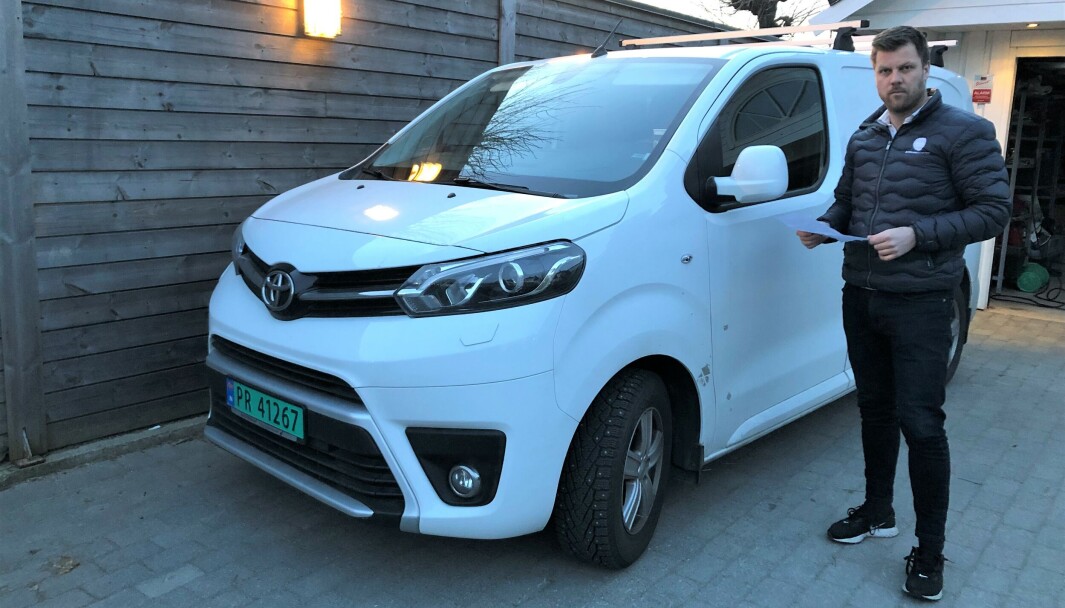 BRUKTBILHANDEL: Lasse Marcussen har solgt denne varebilen tilbake til bilskadefirmaet som solgte den. BRUKTBILHANDEL: Lasse Marcussen har solgt denne varebilen tilbake til bilskadefirmaet som solgte den.