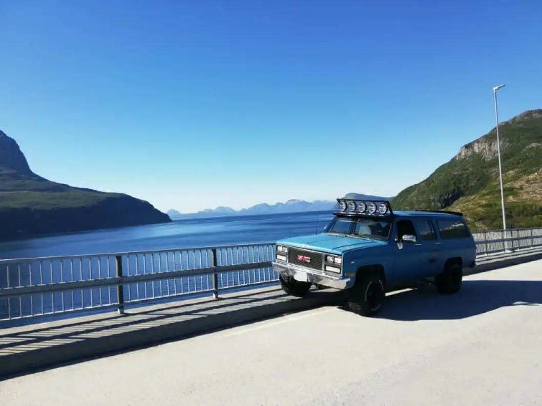 <span class="font-weight-bold" data-lab-font_weight_desktop="font-weight-bold">DAGVAKT:</span> Joar Daniel Vanberg Afseth kjører en barsk Chevrolet som ser like tøff ut på dagtid som om natten. <span class="font-weight-bold" data-lab-font_weight_desktop="font-weight-bold">DAGVAKT:</span> Joar Daniel Vanberg Afseth kjører en barsk Chevrolet som ser like tøff ut på dagtid som om natten.