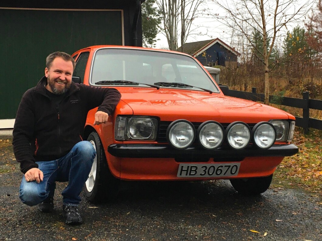 FLOMLYS: Anders Berglund bor i et av Norges mest elgtette områder og bruker sin 1979-modell Opel Kadett hele året. FLOMLYS: Anders Berglund bor i et av Norges mest elgtette områder og bruker sin 1979-modell Opel Kadett hele året.