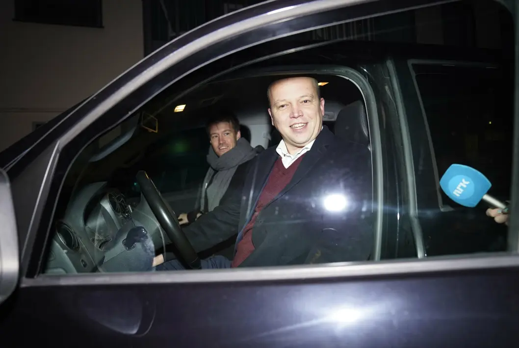 NULLER IKKE UT: Finansminister Trygve Slagsvold Vedum utenfor statsrådsboligen i forbindelse med tilleggsproposisjon for statsbudsjettet. NULLER IKKE UT: Finansminister Trygve Slagsvold Vedum utenfor statsrådsboligen i forbindelse med tilleggsproposisjon for statsbudsjettet.