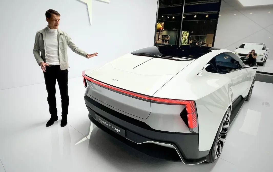 NORGESBESØK: Polestar-sjef Thomas Ingenlath med Polestar Precept. NORGESBESØK: Polestar-sjef Thomas Ingenlath med Polestar Precept.