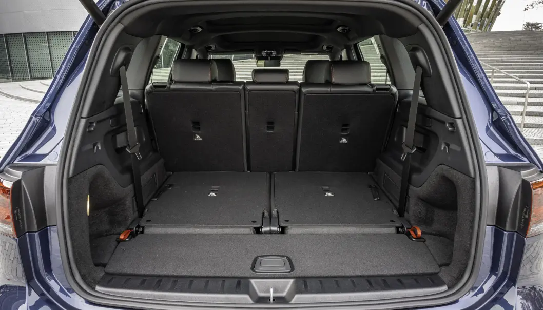 <span class=" font-weight-bold" data-lab-font_weight_desktop="font-weight-bold">465 LITER: </span>I det daglige vil dette være bagasjeplassen i en EQB. De to bakerste setene okkuperer 30 liter plass sammenliknet med en femseter, men til gjengjeld kan andre seterad skyves framover. <span class=" font-weight-bold" data-lab-font_weight_desktop="font-weight-bold">465 LITER: </span>I det daglige vil dette være bagasjeplassen i en EQB. De to bakerste setene okkuperer 30 liter plass sammenliknet med en femseter, men til gjengjeld kan andre seterad skyves framover.