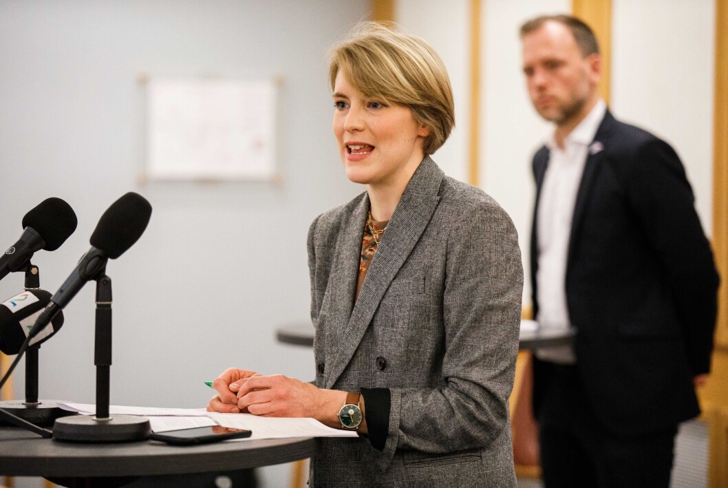 VIL STRAMME TIL: Finanspolitisk talsperson i SV Kari Elisabeth Kaski da SV la frem sitt alternative statsbudsjett i 2020. Partileder Audun Lysbakken i bakgrunnen. VIL STRAMME TIL: Finanspolitisk talsperson i SV Kari Elisabeth Kaski da SV la frem sitt alternative statsbudsjett i 2020. Partileder Audun Lysbakken i bakgrunnen.