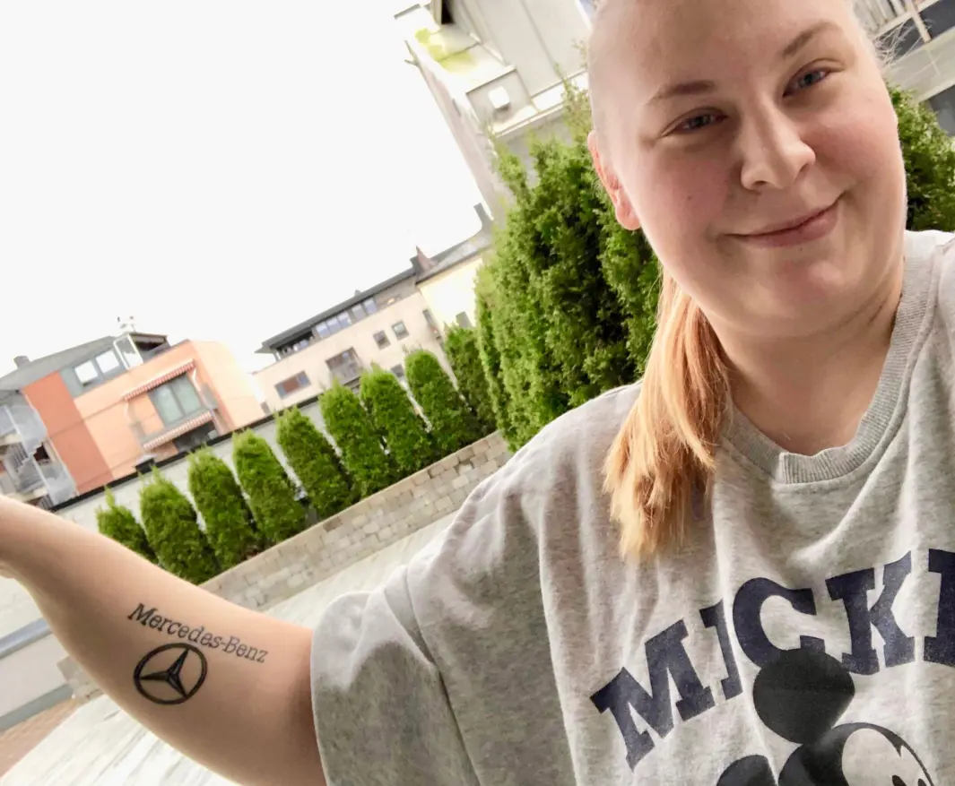 <span class="font-weight-bold" data-lab-font_weight_desktop="font-weight-bold">STJERNESMELL: </span>Silje Marie Tveitan Follstad vokste opp med Mercedes-Benz – noe som har satt sine spor. <span class="font-weight-bold" data-lab-font_weight_desktop="font-weight-bold">STJERNESMELL: </span>Silje Marie Tveitan Follstad vokste opp med Mercedes-Benz – noe som har satt sine spor.