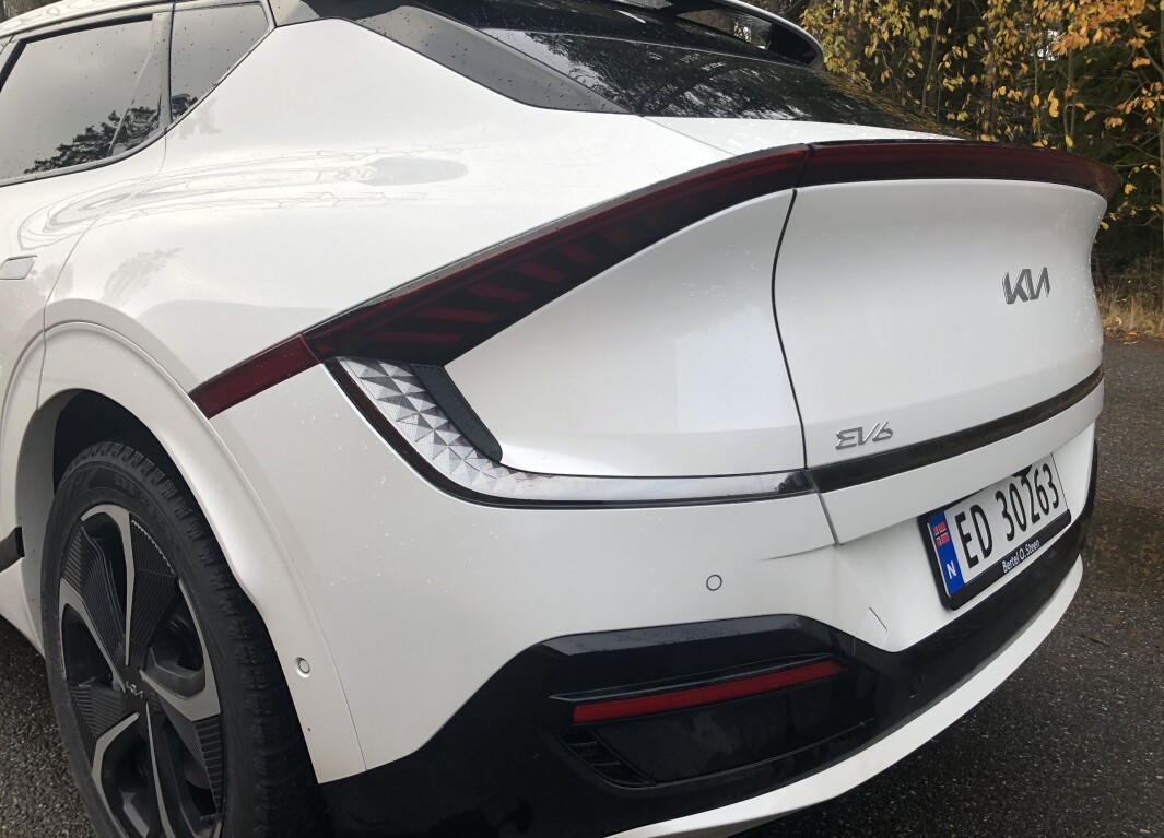 <span class=" font-weight-bold" data-lab-font_weight_desktop="font-weight-bold">KULT:</span> Designerne til Kia viser at de både har litt hårete ambisjoner og masse selvtillit. Dette er kanskje den mest spektakulære delen av EV6. <span class=" font-weight-bold" data-lab-font_weight_desktop="font-weight-bold">KULT:</span> Designerne til Kia viser at de både har litt hårete ambisjoner og masse selvtillit. Dette er kanskje den mest spektakulære delen av EV6.