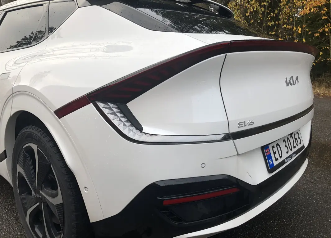 <span class=" font-weight-bold" data-lab-font_weight_desktop="font-weight-bold">KULT:</span> Designerne til Kia viser at de både har litt hårete ambisjoner og masse selvtillit. Dette er kanskje den mest spektakulære delen av EV6. <span class=" font-weight-bold" data-lab-font_weight_desktop="font-weight-bold">KULT:</span> Designerne til Kia viser at de både har litt hårete ambisjoner og masse selvtillit. Dette er kanskje den mest spektakulære delen av EV6.